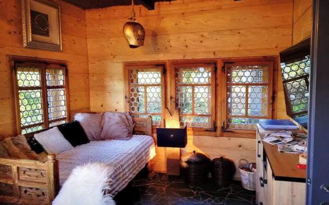 Chalet With Panoramic Views of the Mountains of the Oberland and Lake Thun – Guest Rooms – Aeschlen ob Gunten