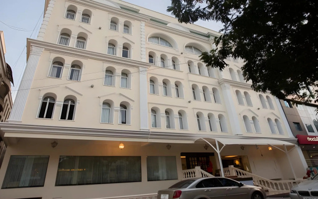 Royal Reve Hotel