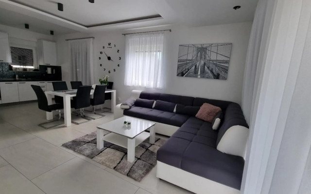 Holiday House Gavran