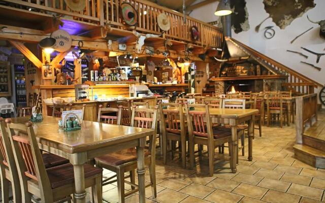 Steak Restaurant Penzion Country Saloon