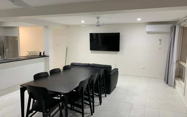 Beachside & Jetty View Apartment 1 - Admirals Apartment