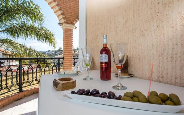 Paradise Bar Luxury Apartments