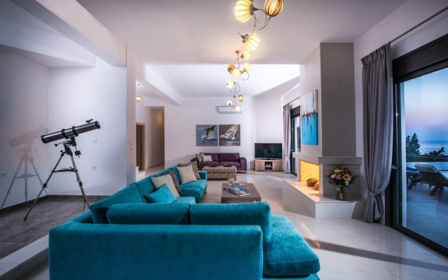 Villa Bellelen With a Heated Pool