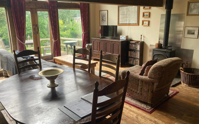 Little Pentre Barn with seasonal Swimming Pool