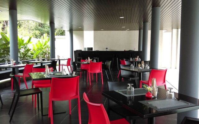 SEAnery Beach Resort