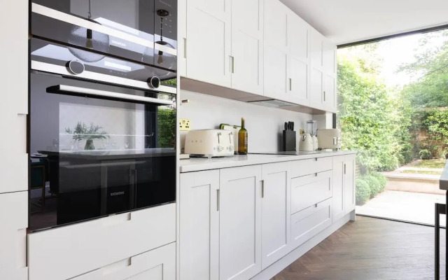 Westbourne Park Road Xviii by Onefinestay