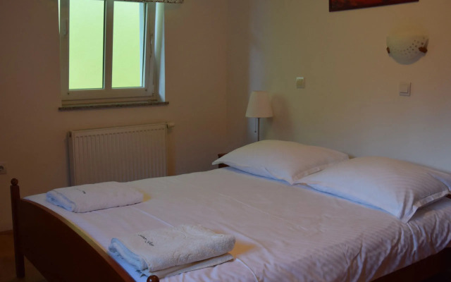 Rooms Pod Lipo Olimje