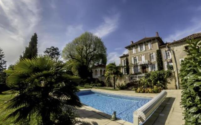 Chambres d'Hotes Chateau de Lahitte