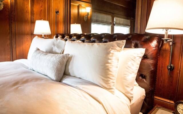 The Harbor House Inn