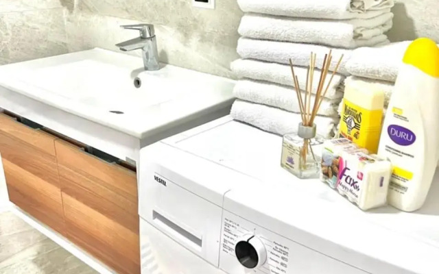 Entirely Apartment, Near Lake, Full kitchen,Wi Fi, AC