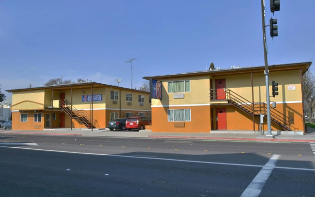 Motel 6 Modesto, CA - Downtown