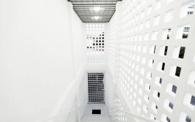 Quadromania Service Apartment