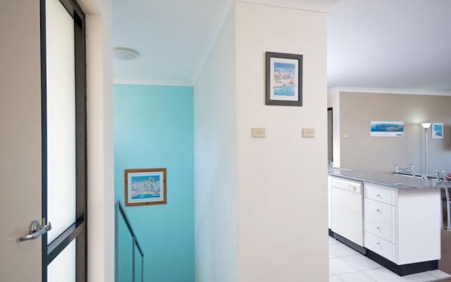 Paradiso, Unit 1/1 Laman Street