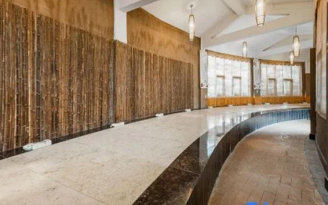 The Taibai Mountain Phoenix Spr Hotel