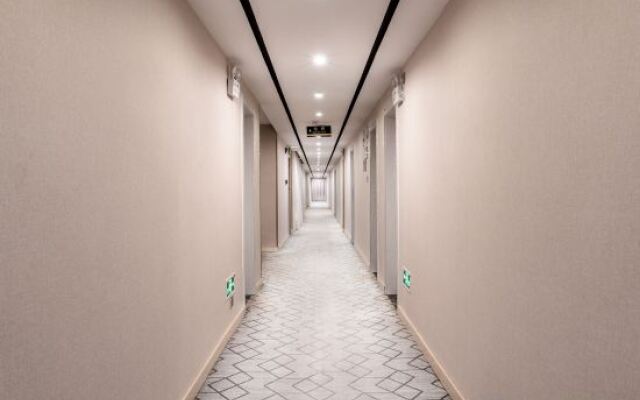 Four Seasons Arrangement Hotel (Qujing Garden Shop)