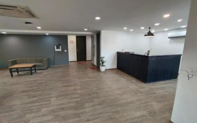 Saltstayz Select - Near Sohna Road City Center