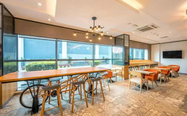 Holiday Inn Express Greater Noida Knowledge Park