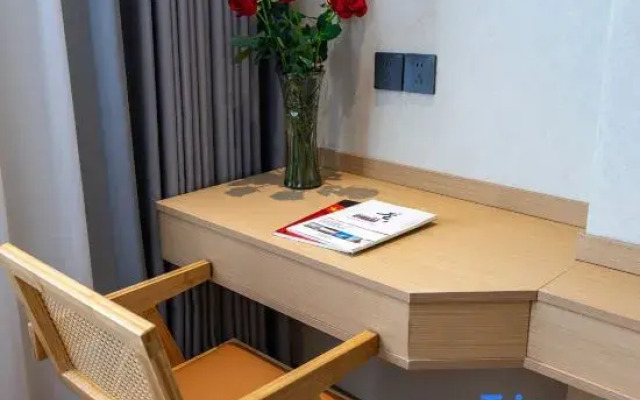 Yayue Boting Garden Hotel (Mangshi Square & Airport Branch)