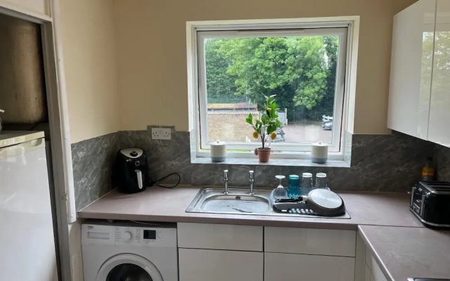 Enfield City Apartment Retreat