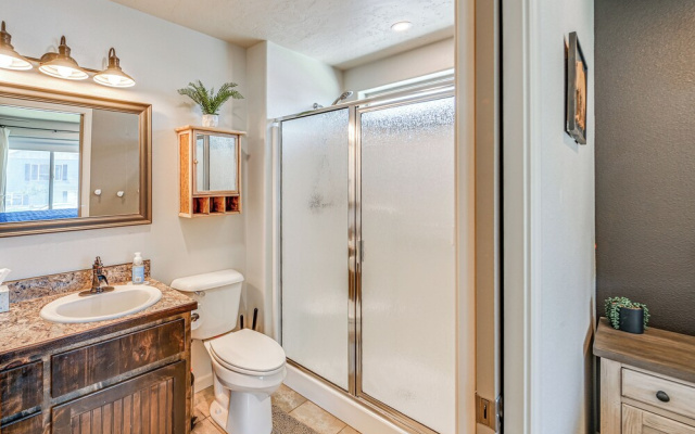 Walk to Downtown: Family-friendly Cody Home!
