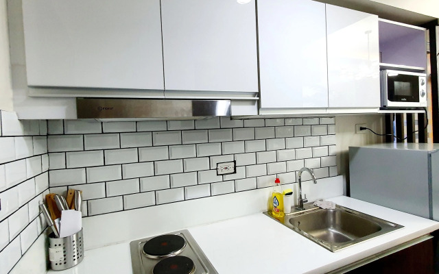 Air Residence Makati Elegant Design WiFi