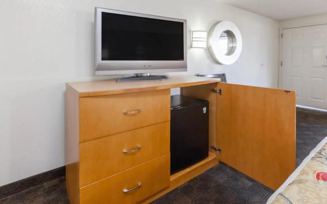 Motel 6 Flint