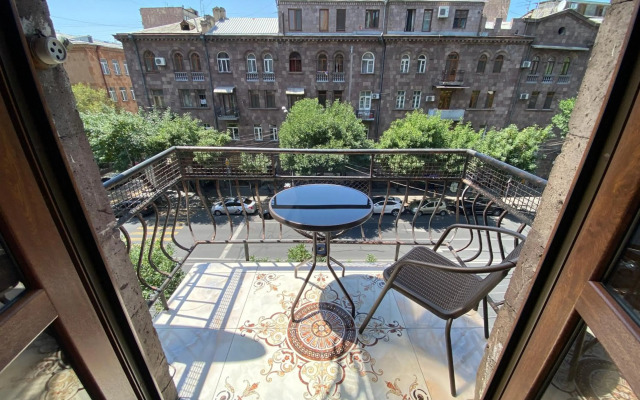 1 bedroom Modern, Sunny apartment in Amiryan street AM104