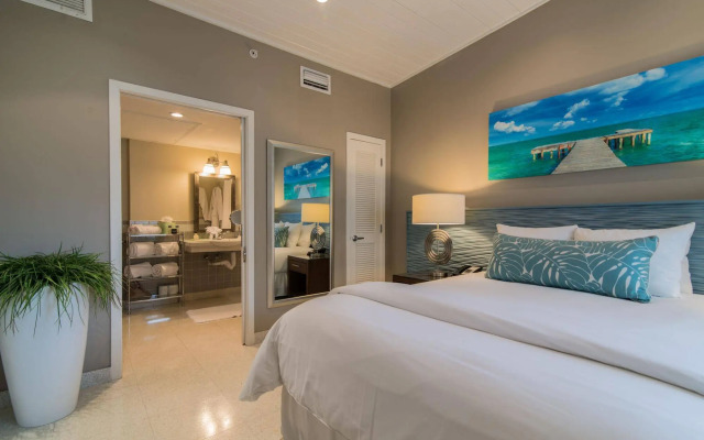 Orchid Key Inn - Adults Only