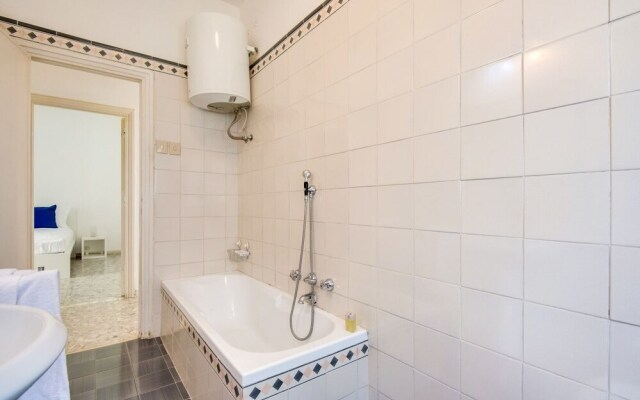 Very Spacious 3 Beds Flat in a Great Area