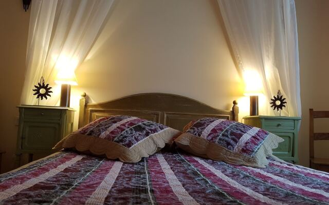 A L'ombre Du Clocher