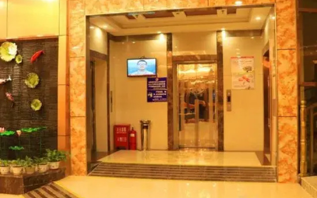 Sunshine Holiday Hotel