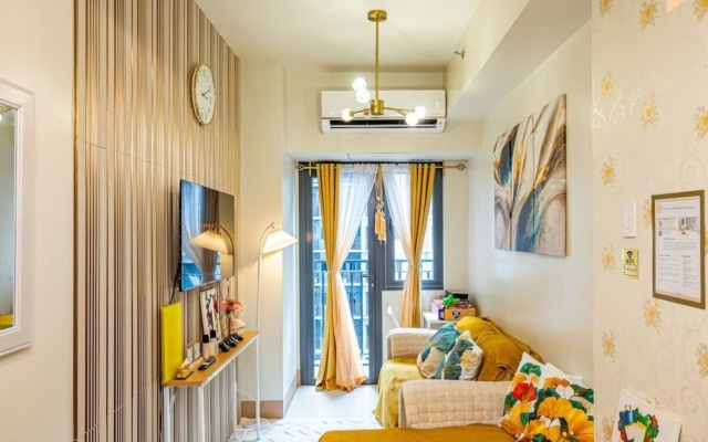 1BR Near MOA Balcony & Wi-Fi