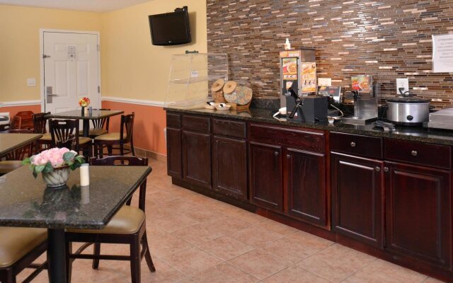 Douglas Inn And Suites