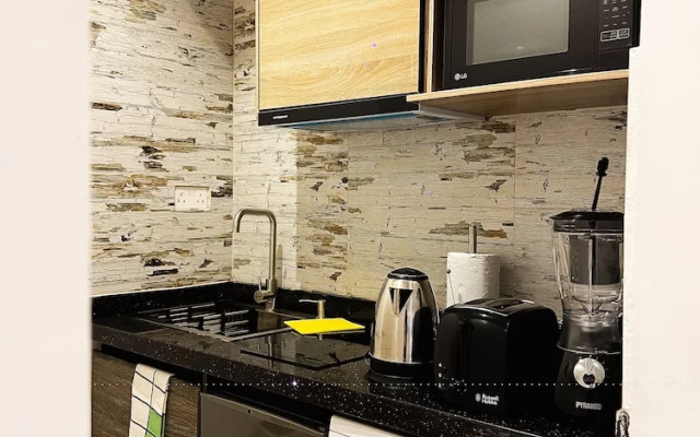 Adeloo Suites