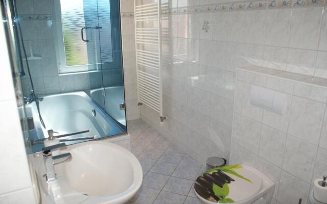 Steilküste mit Dachterrasse & Parkplatz - ABC220