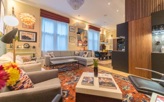Venus Apartments - The Actor´s Den
