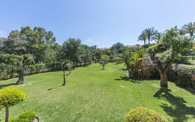 Perfect Location Between Golf and Beach