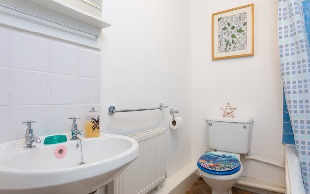 2 Bedroom Flat In South London