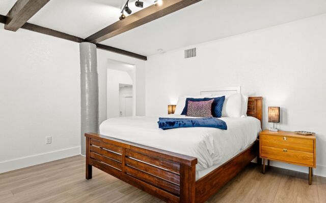 Style & Serenity - Steps Away From South Congress