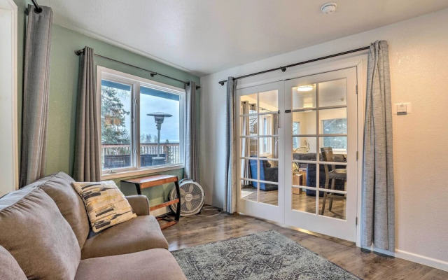 Coastal-view Apartment Near Downtown Anchorage!