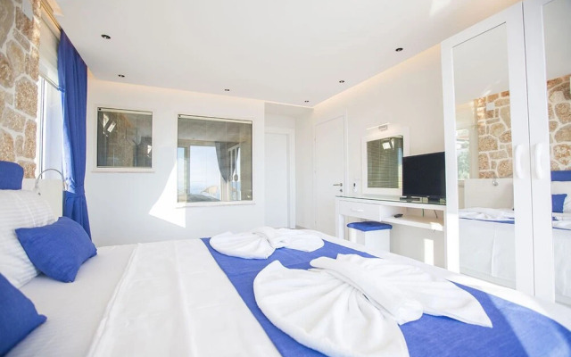 Villa Lamer by Akdenizvillam