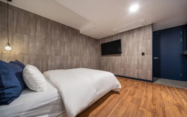 Goyang (Jugyo) Stay Bishop Hotel