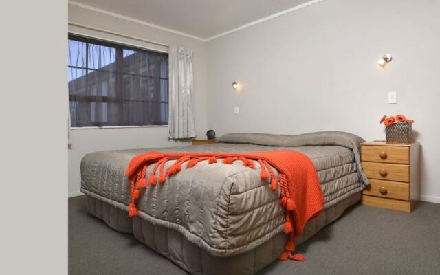 Knightsbridge Court Motor Lodge