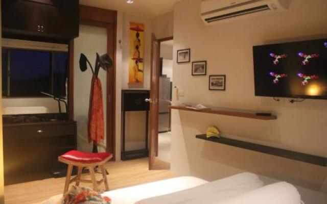 Top Floor, One-Bedroom Apartment