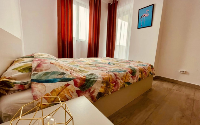 SOHO Apartment - City View with Rooftop Garden