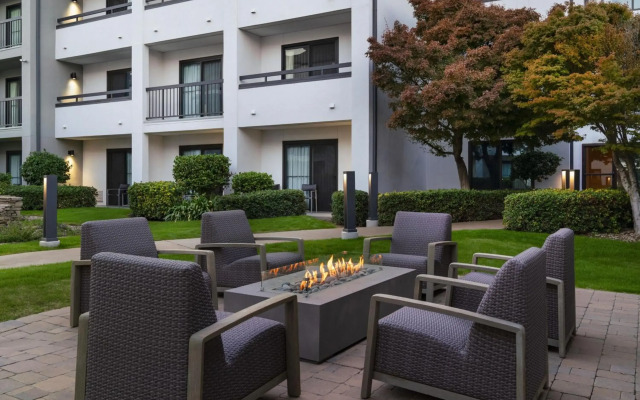 Courtyard by Marriott Bakersfield