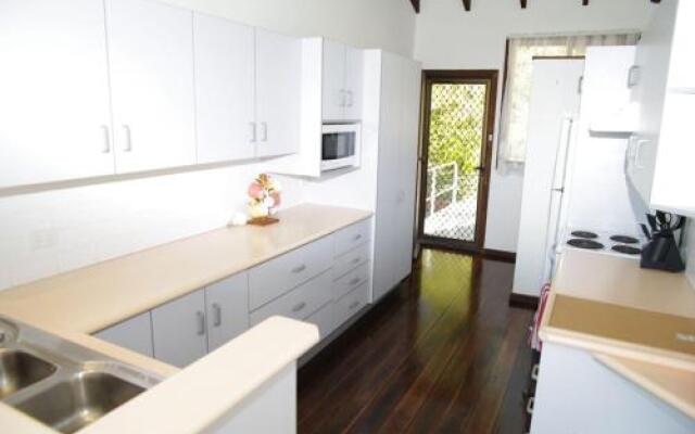 Barrels Beach House, 28 Dulconghi Street