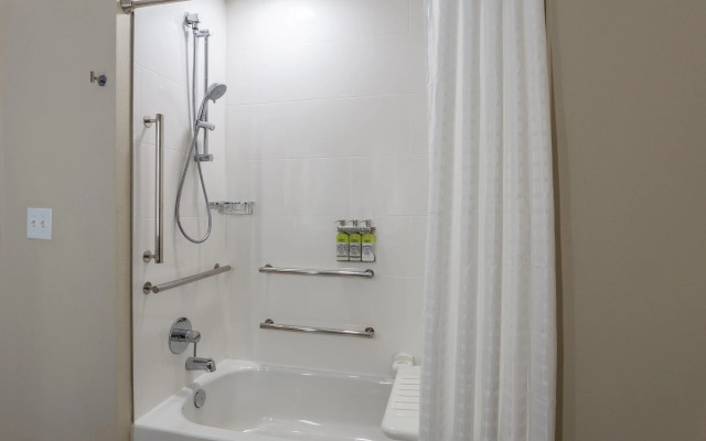 Hawthorn Suites by Wyndham Fargo