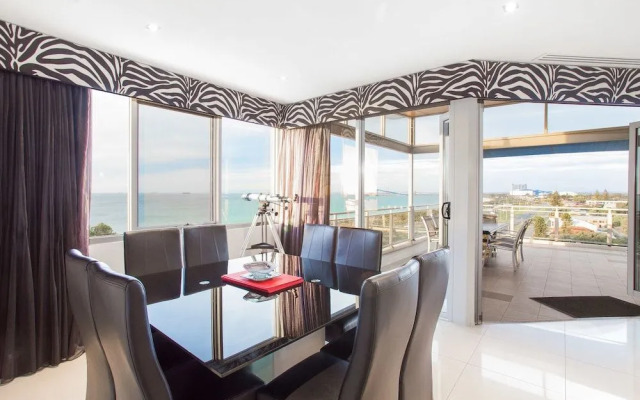 Spinnakers Apartments