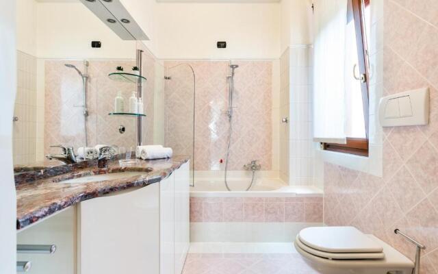 MyHomeInComo - Santa Chiara Apartment
